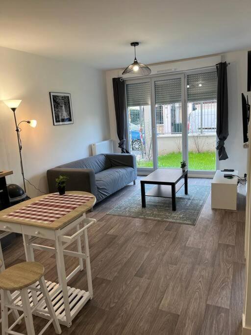Appartement F2 De Haut Standing En Hypercentre Avec Jardin Prive A 270 M De La Gare De Mantes ! Exterior photo
